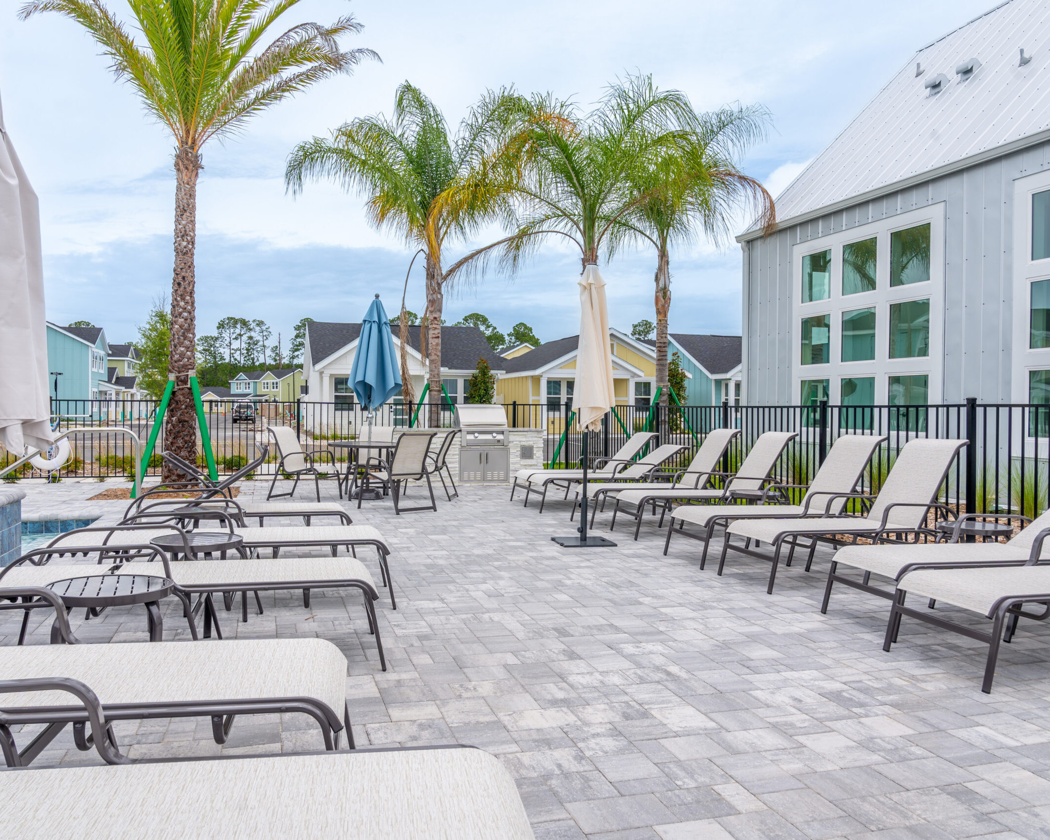 The Eleanor Daytona Beach swimming pool seating